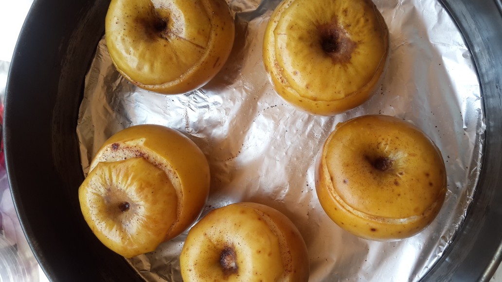 Печёные яблоки с начинкой