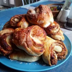 Плюшки с  ореховой начинкой