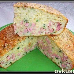 Заливной пирог с колбасой и сыром