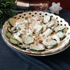 Салат из огурцов с яично-горчичной заправкой