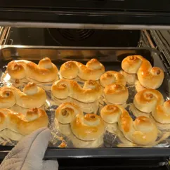 Шведские булочки с шафраном Lussekatter