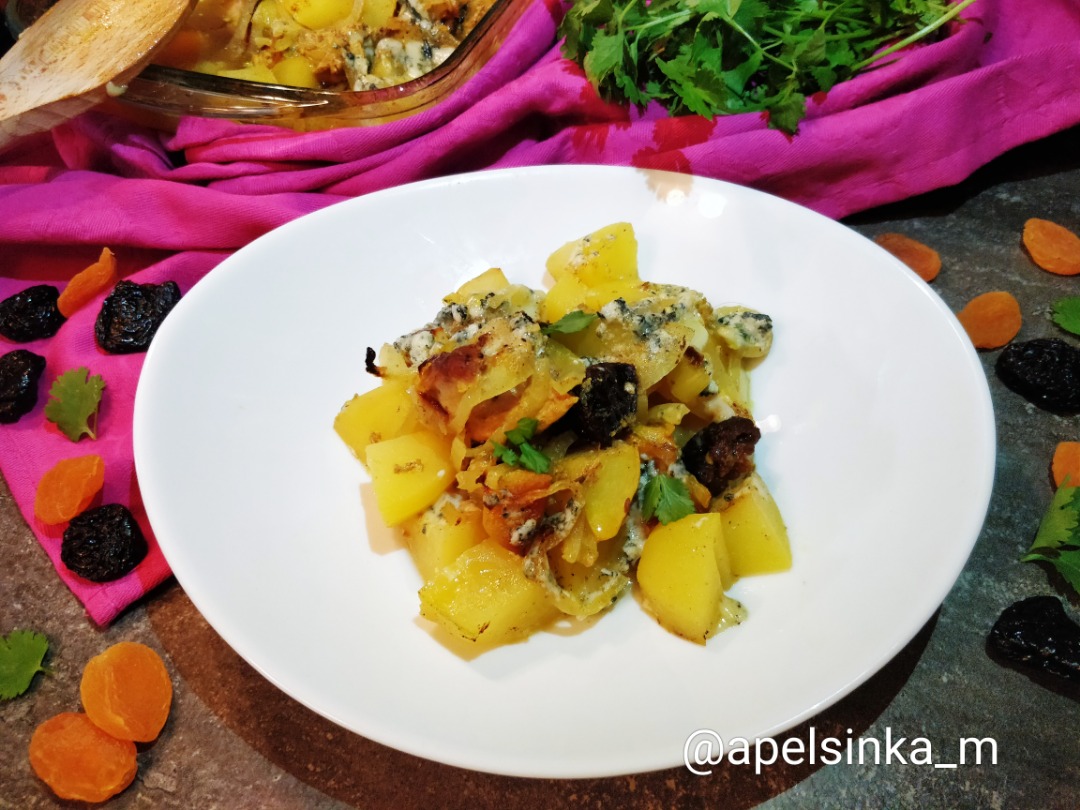Запеченый кролик с картофелем и голубым сыром