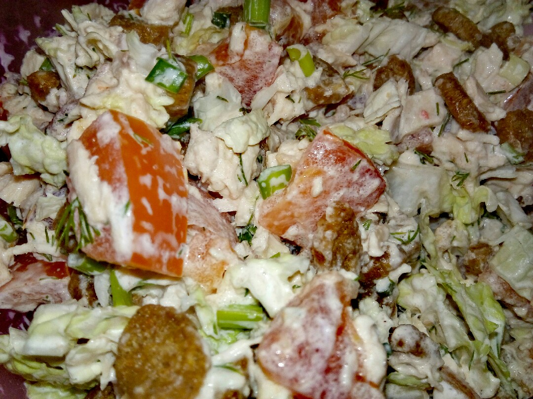 Салат с пекинской капустой, колбасой и сухариками – пошаговый рецепт приготовления с фото