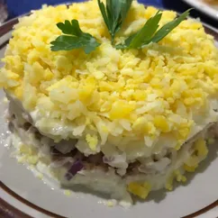 Слоеный салат с курицей