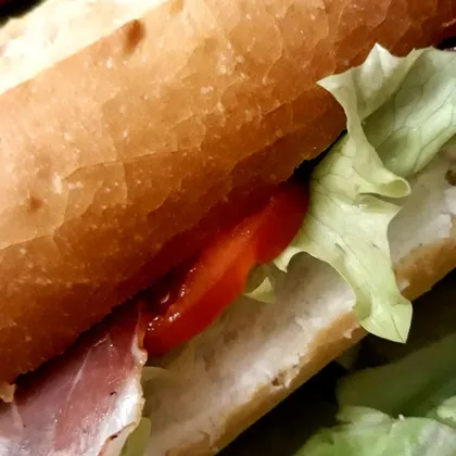 Сандвич с сырокопченой нарезкой 🥪