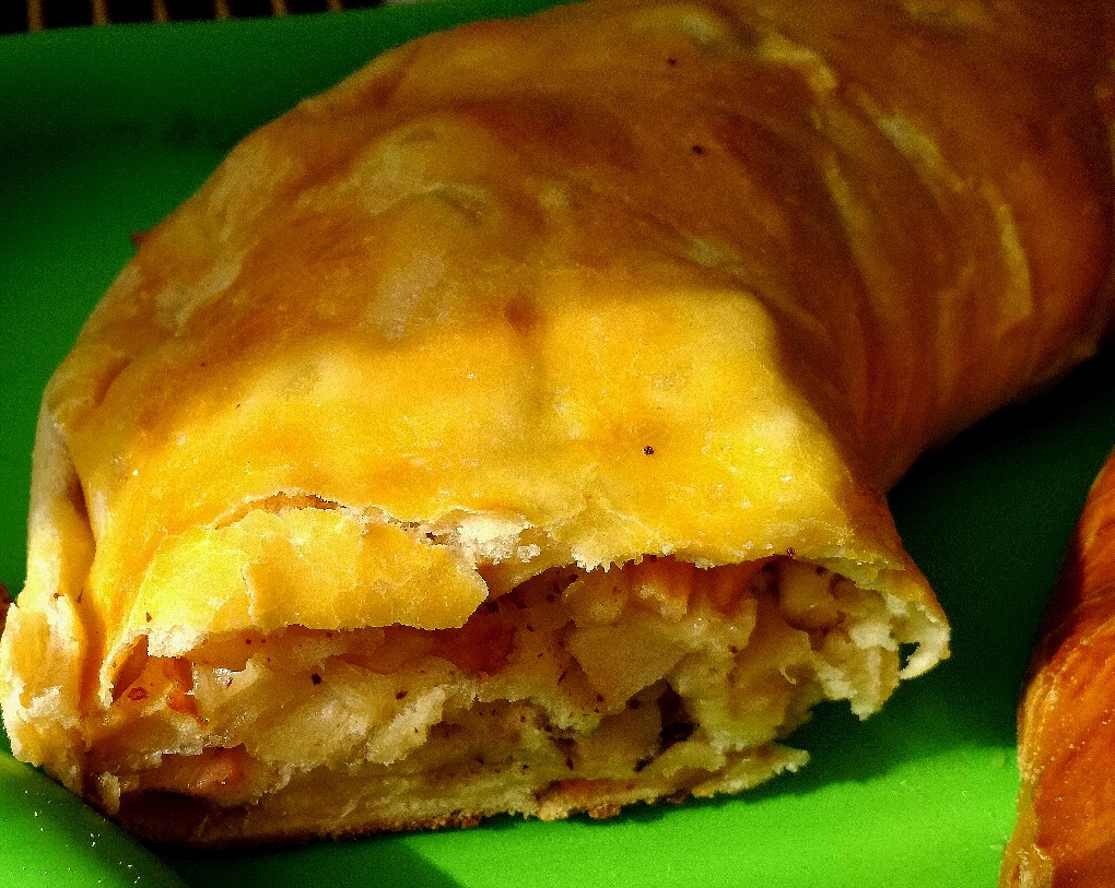 Яблочный рулет