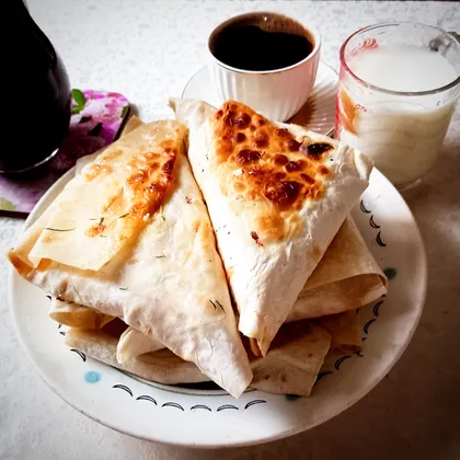 Треугольники с овощами, сыром и зеленью