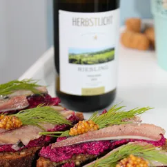 Бутерброды со свеклой и сельдью 