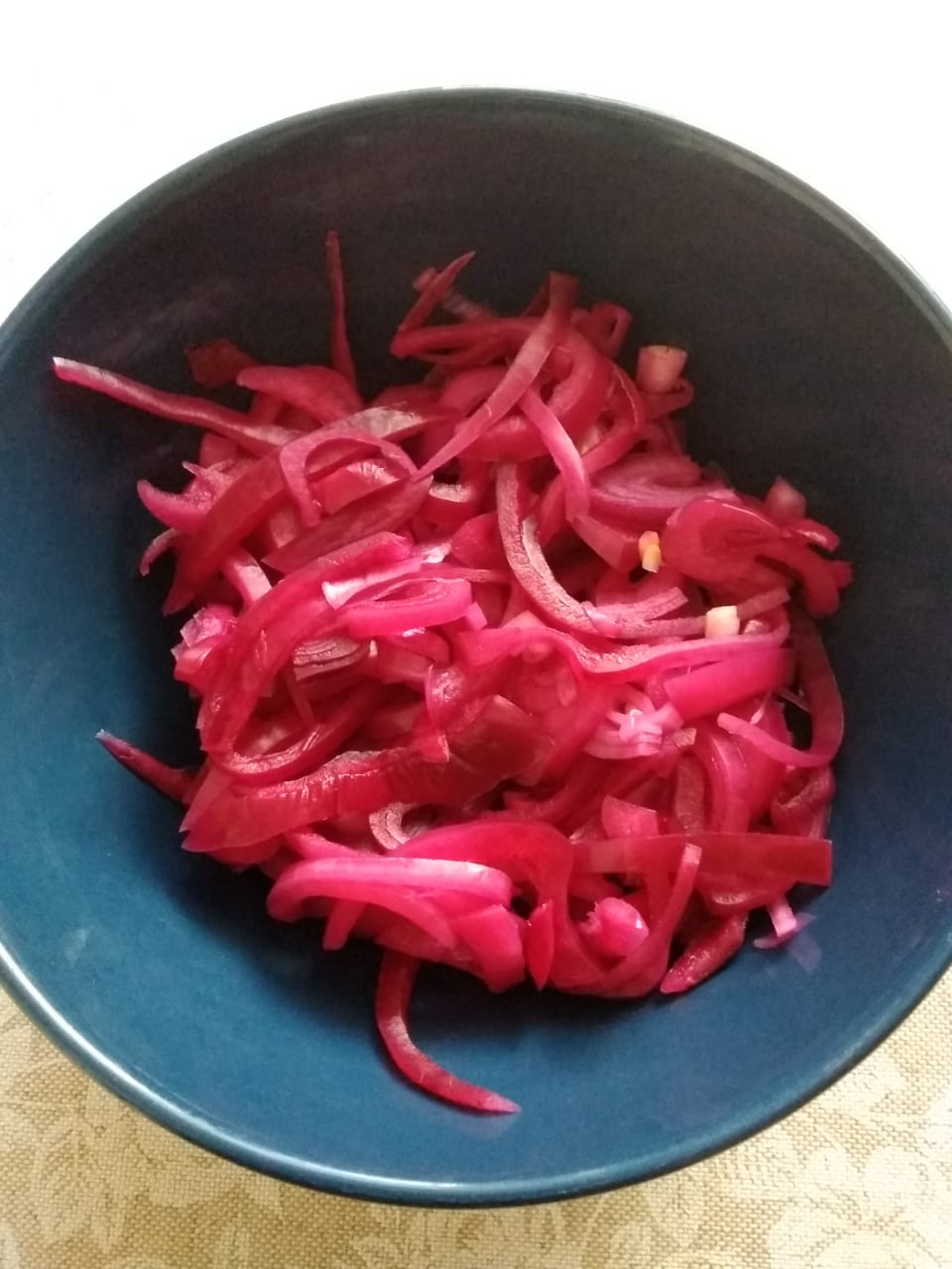 Маринованный красный лук