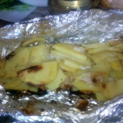 Картошка с салом на углях