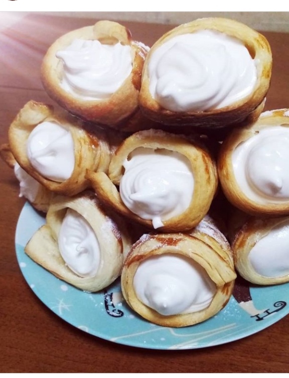 Слоёные трубочки с белковым кремом