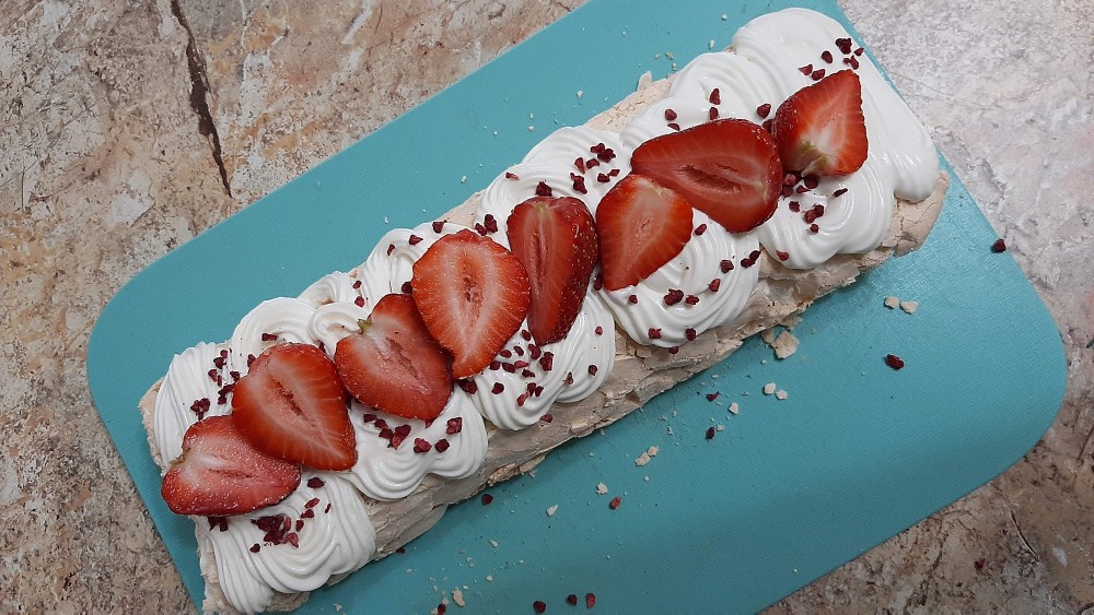 Меренговый рулет