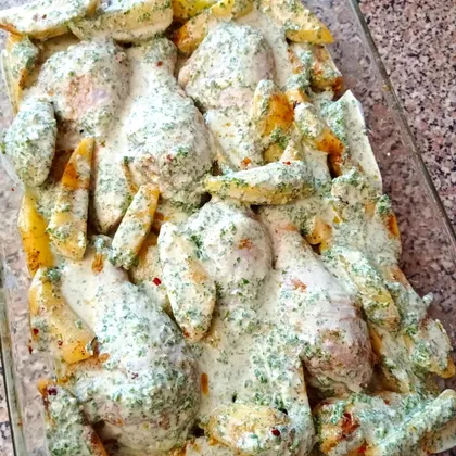 Запеченные куриные голени с картофелем в маринаде
