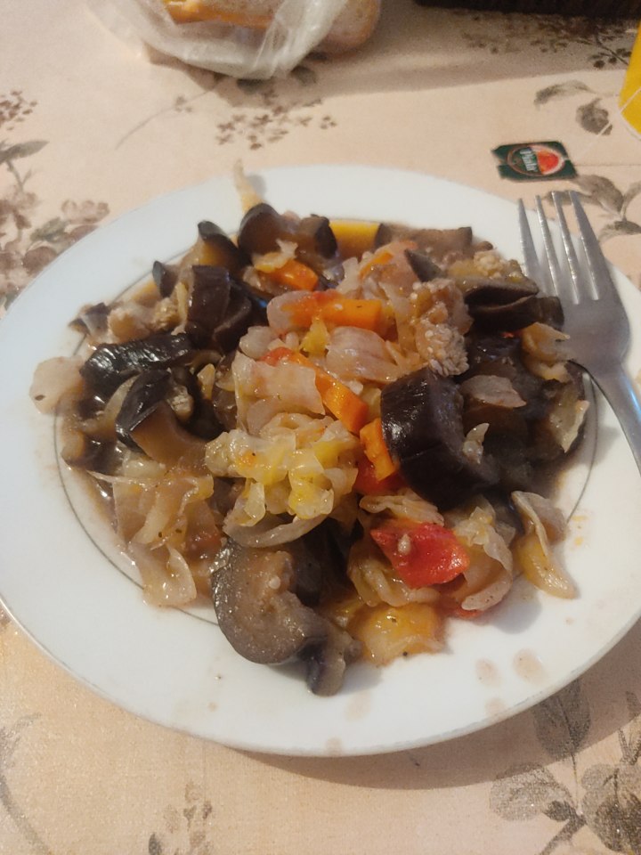Баклажаны тушёные с капустой