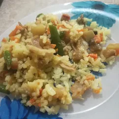 Бекон с овощами и рисом