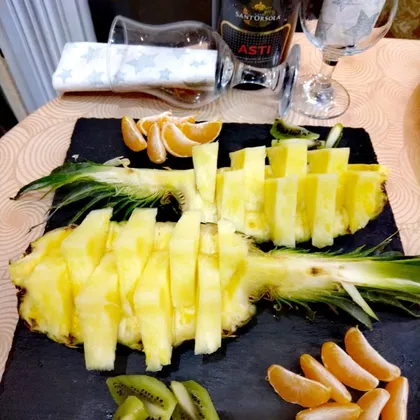 Нарезка ананаса на праздничный стол