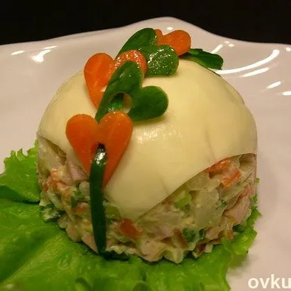 Салат из курицы с ананасом