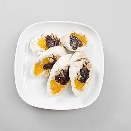 Куриный рулет с мандаринами и черносливом