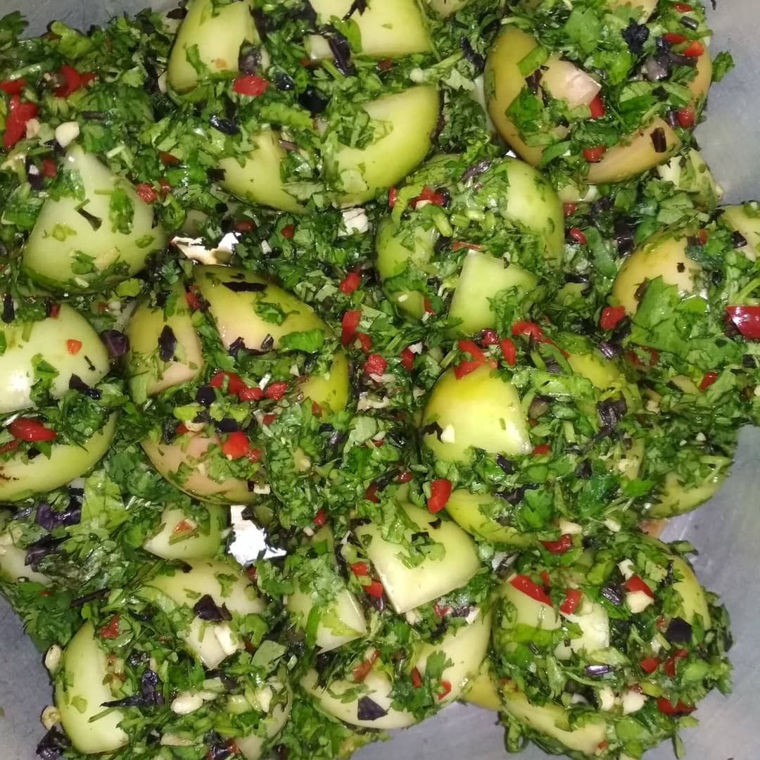 Салат из зеленых помидоров с капустой, пошаговый рецепт на ккал, фото, ингредиенты - Катерина