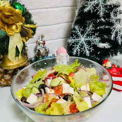 Новогодний салат «Греческий» с красным луком