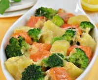 Лосось под сыром с брокколи