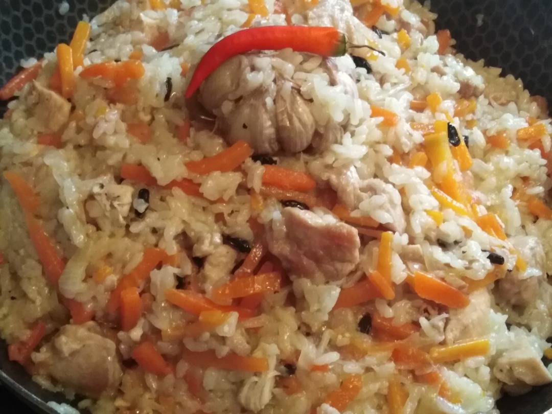 Плов с гузками индейки и куриной грудкой