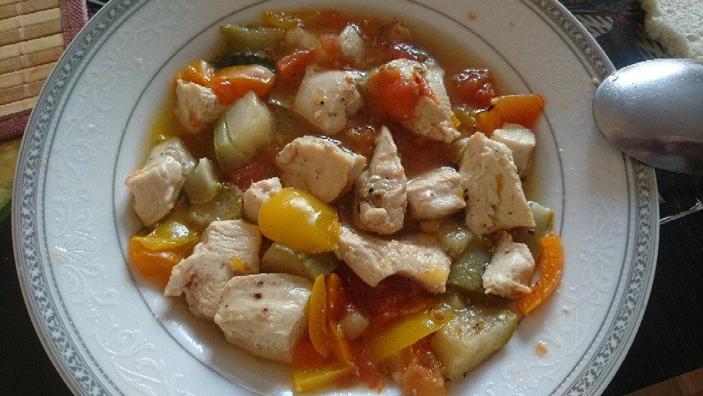Курочка с овощами в собственном соку