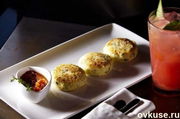 Солёные сырники с аджикой