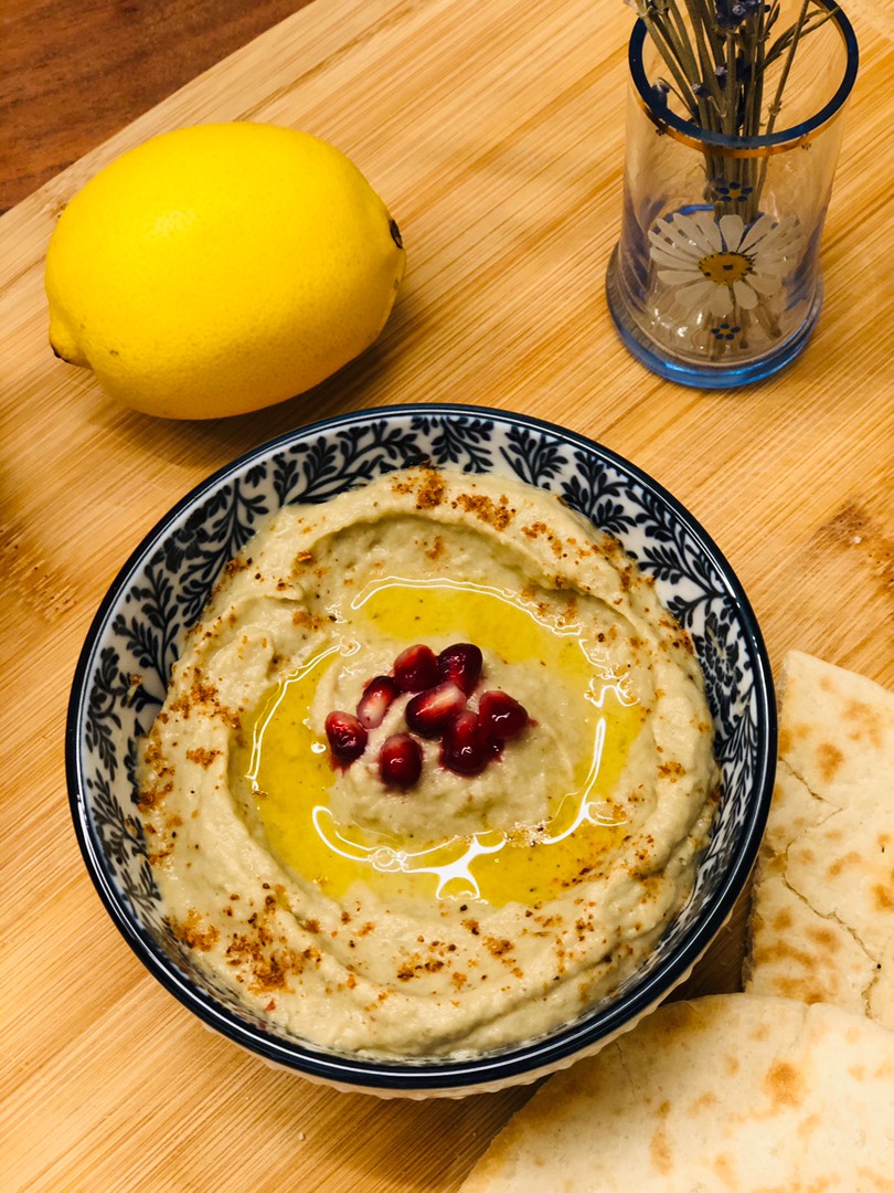 Мутабаль с грецкими орехами и зеленью