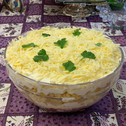 Салат Курица с ананасами и грецким орехом