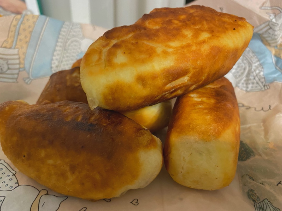 Пирожки на кефире как пух на сковороде | Пошаговый рецепт | luchistii-sudak.ru | Дзен