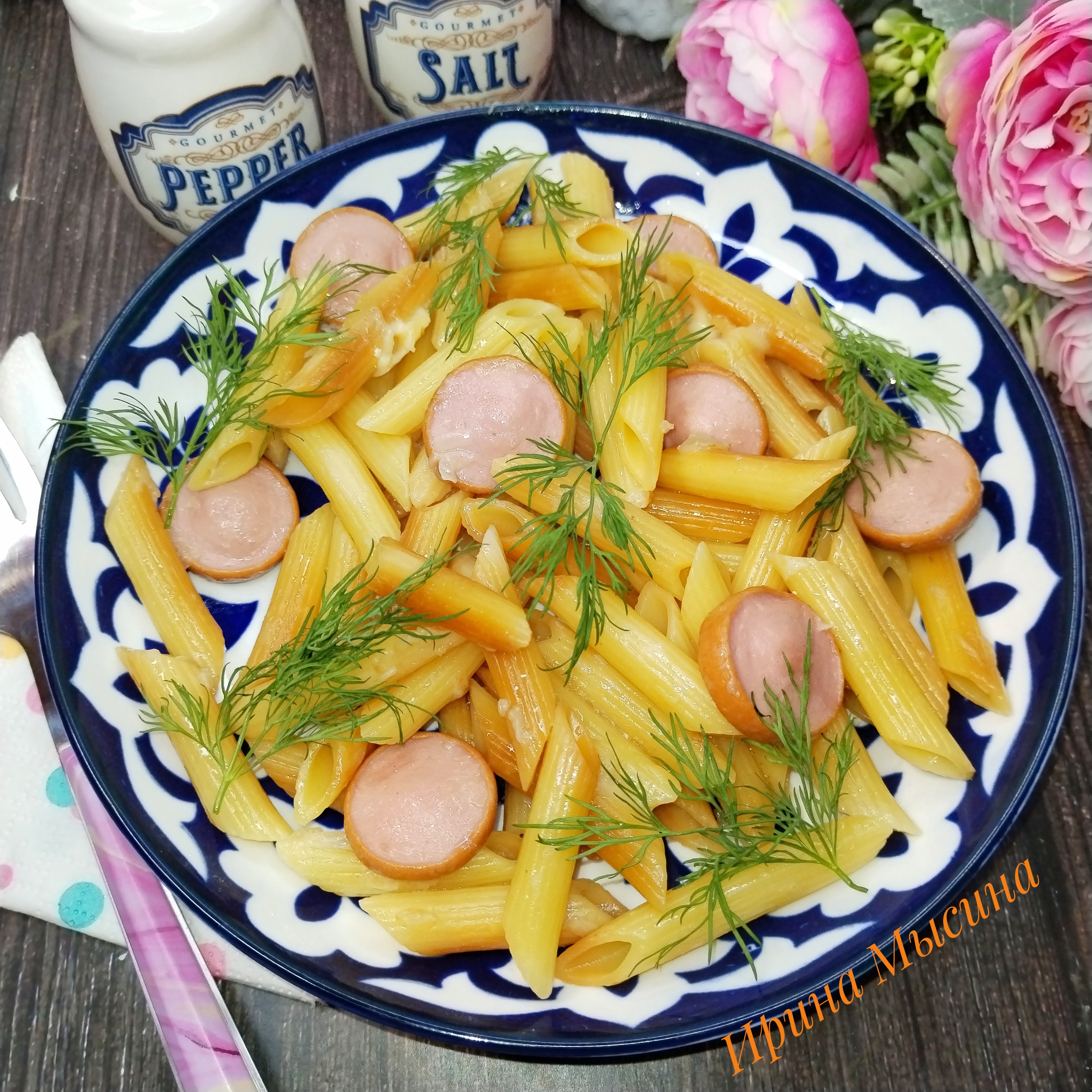 Жареные макароны с сосисками 