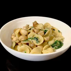 Pasta Orecchiette с голубым сыром и шампиньонами