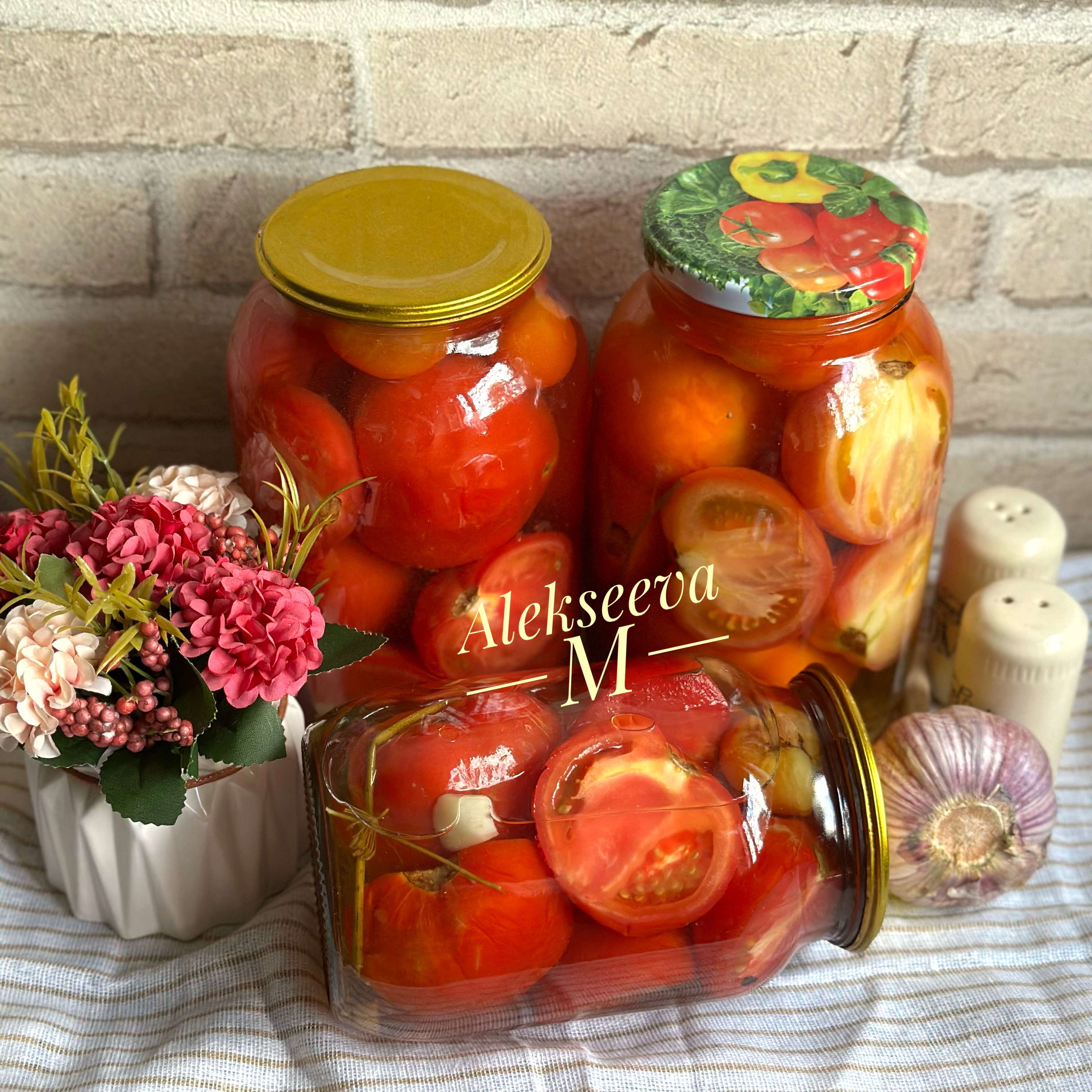 Маринованные помидоры с чесноком и укропом 