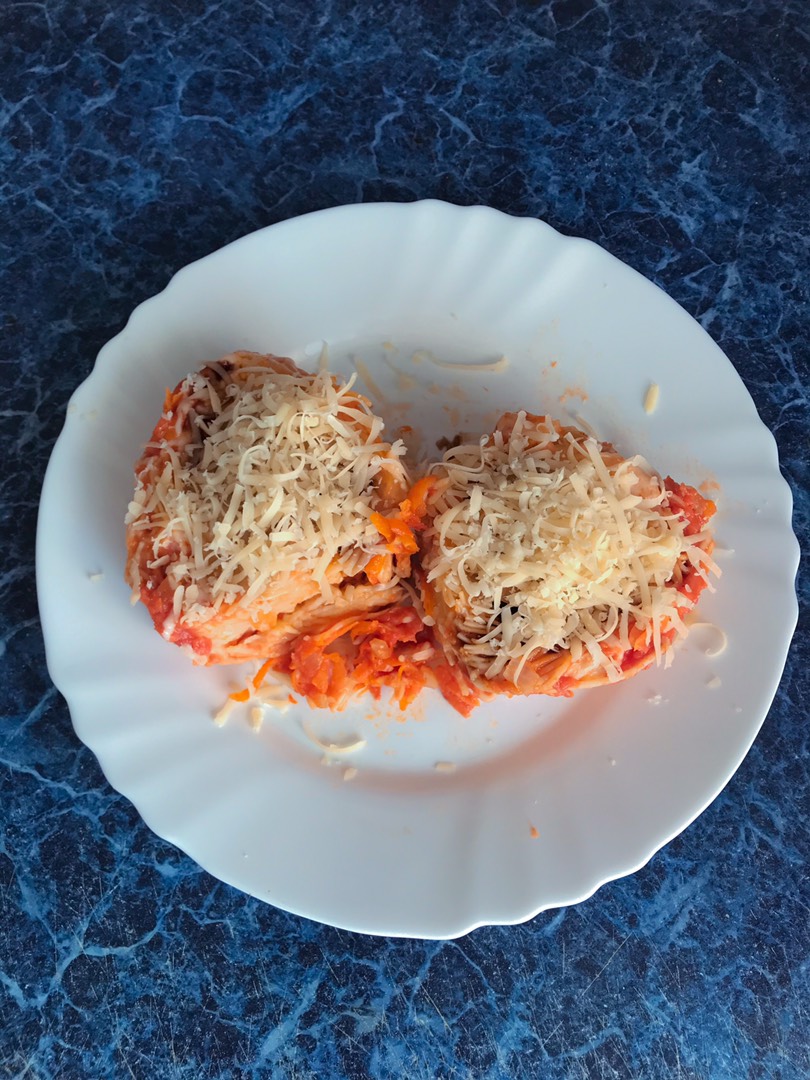 Макаронные «гнезда» с фаршем и сыром