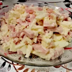 Салат с ветчиной, яблоком и сыром🍏🧀🥗