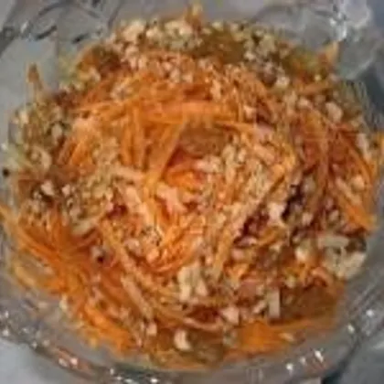 Салат из моркови с орехами