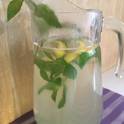 Лимонно -мятный напиток