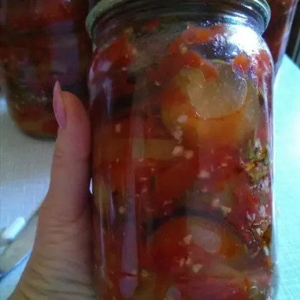 Баклажаны с перцем, петрушкой и чесноком в томате (салат на зиму)