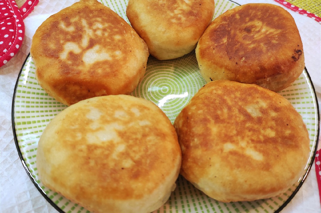 Пирожки с капустой и фаршем