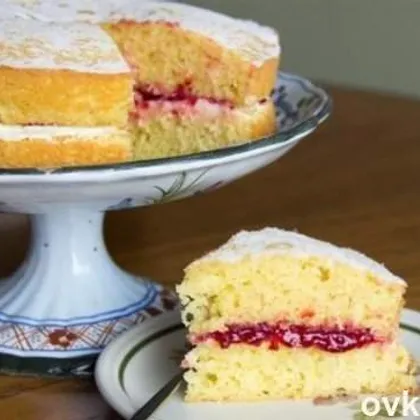 Традиционно английский бисквит 'королевы Виктории' - легкий, воздушный пирог с джемом - идеален к чаю