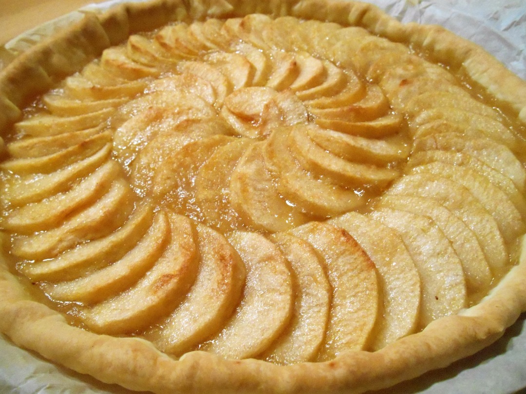 Французский яблочный пирог с крошкой