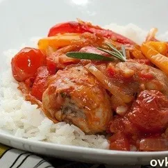 Курица запеченная с овощами