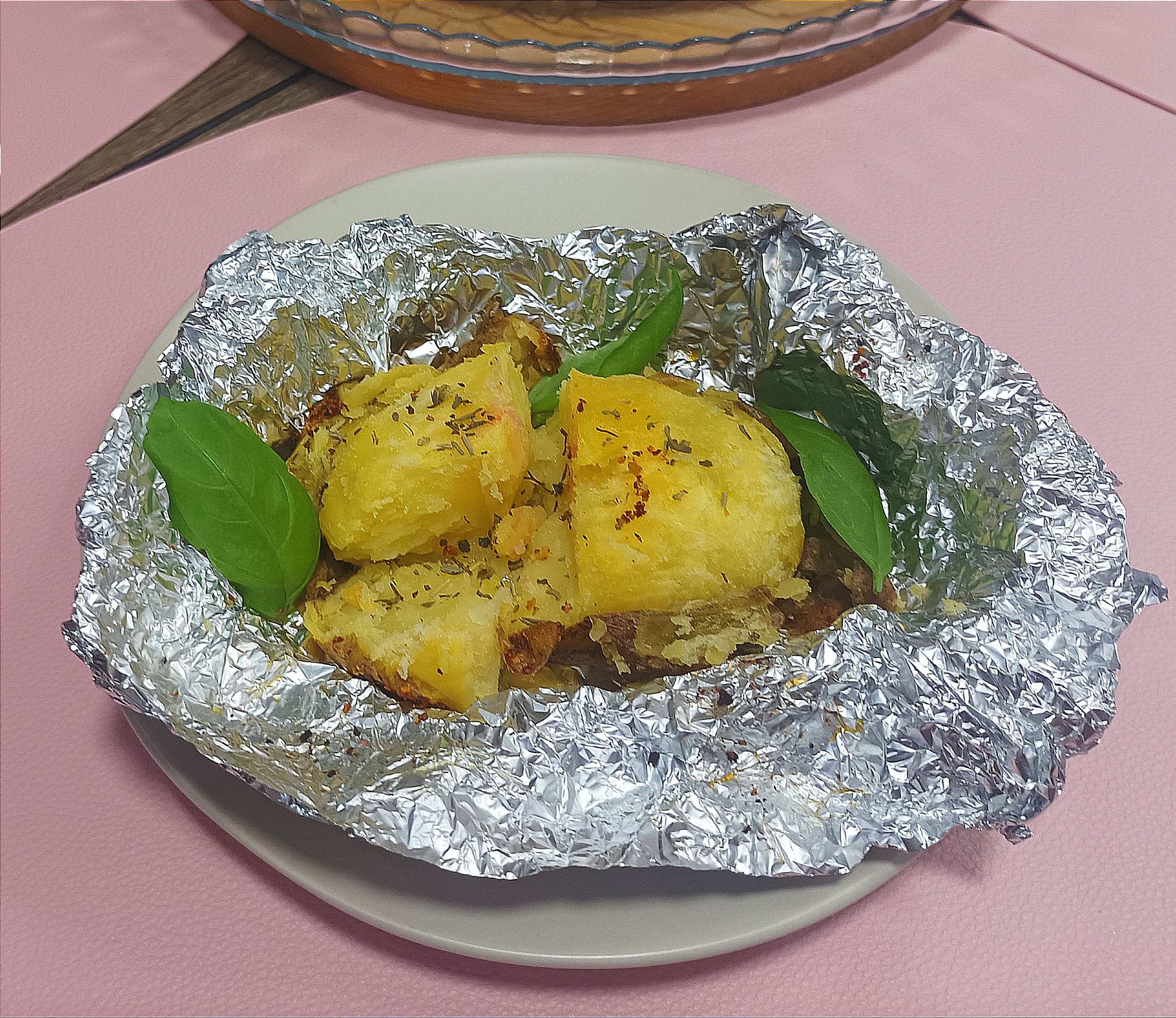 Картофель, запеченный в фольге - пошаговый рецепт с фото на Готовим дома