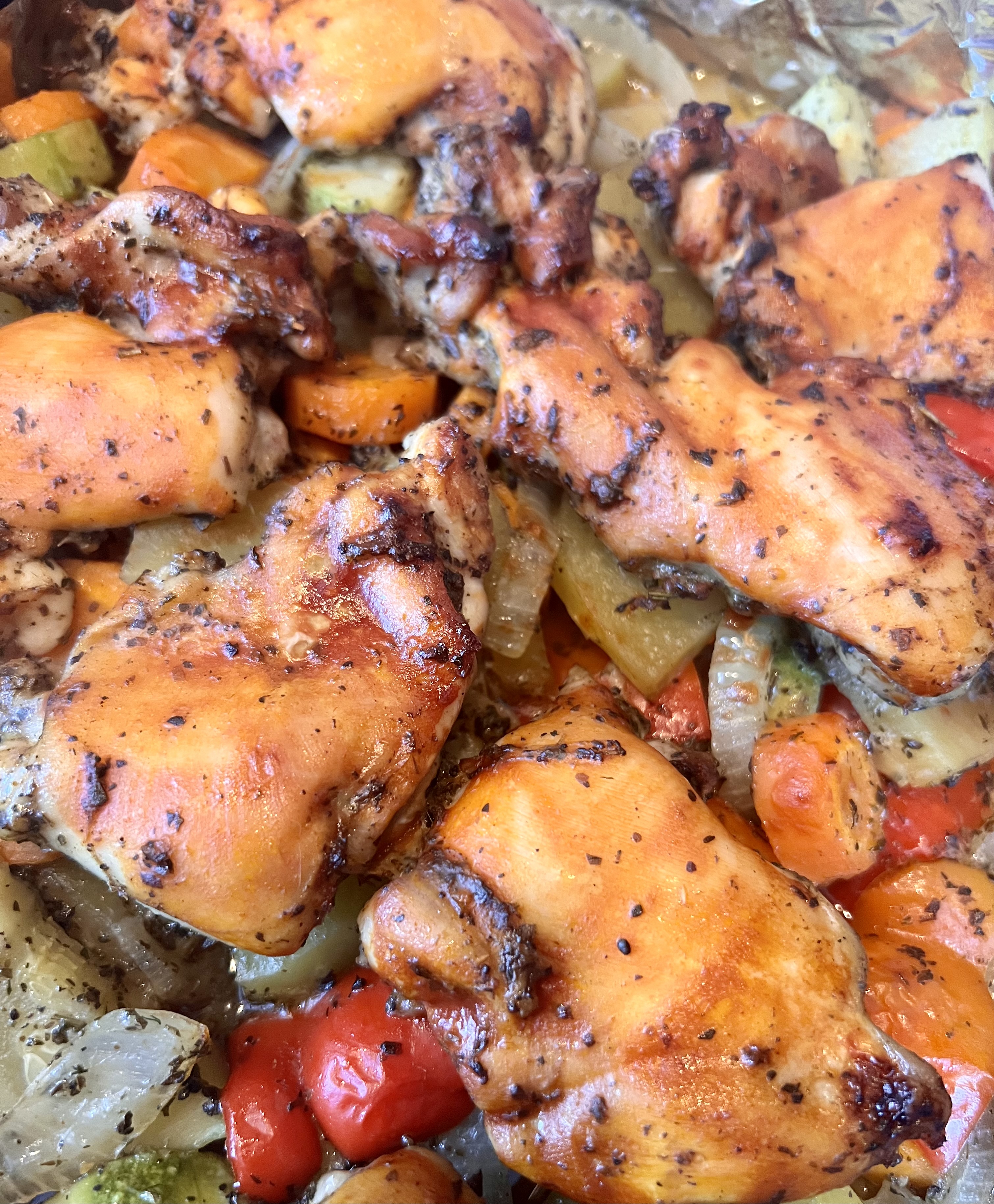 Курица с овощами в духовке