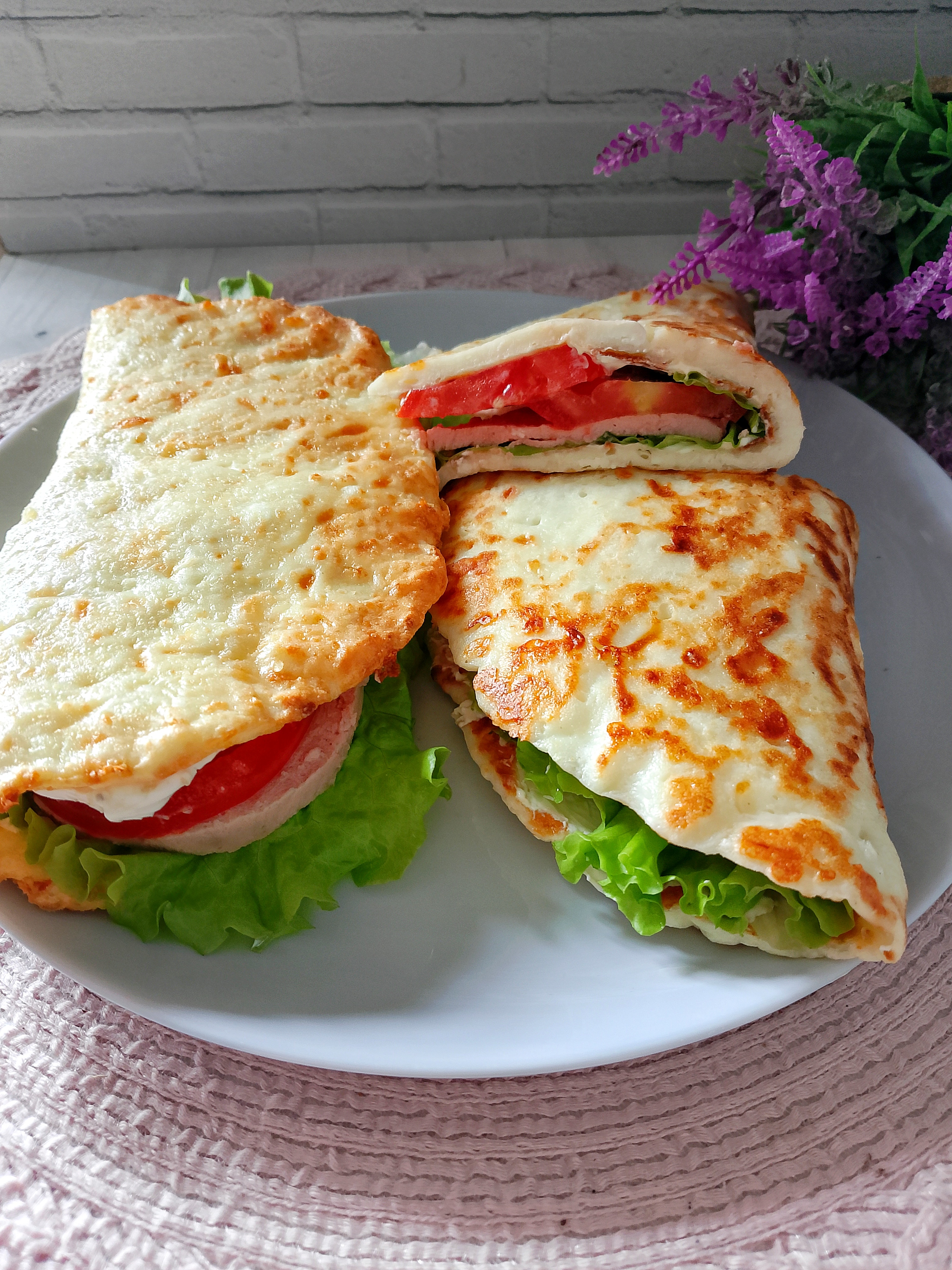 Творожно-сырные лепёшки с начинкой