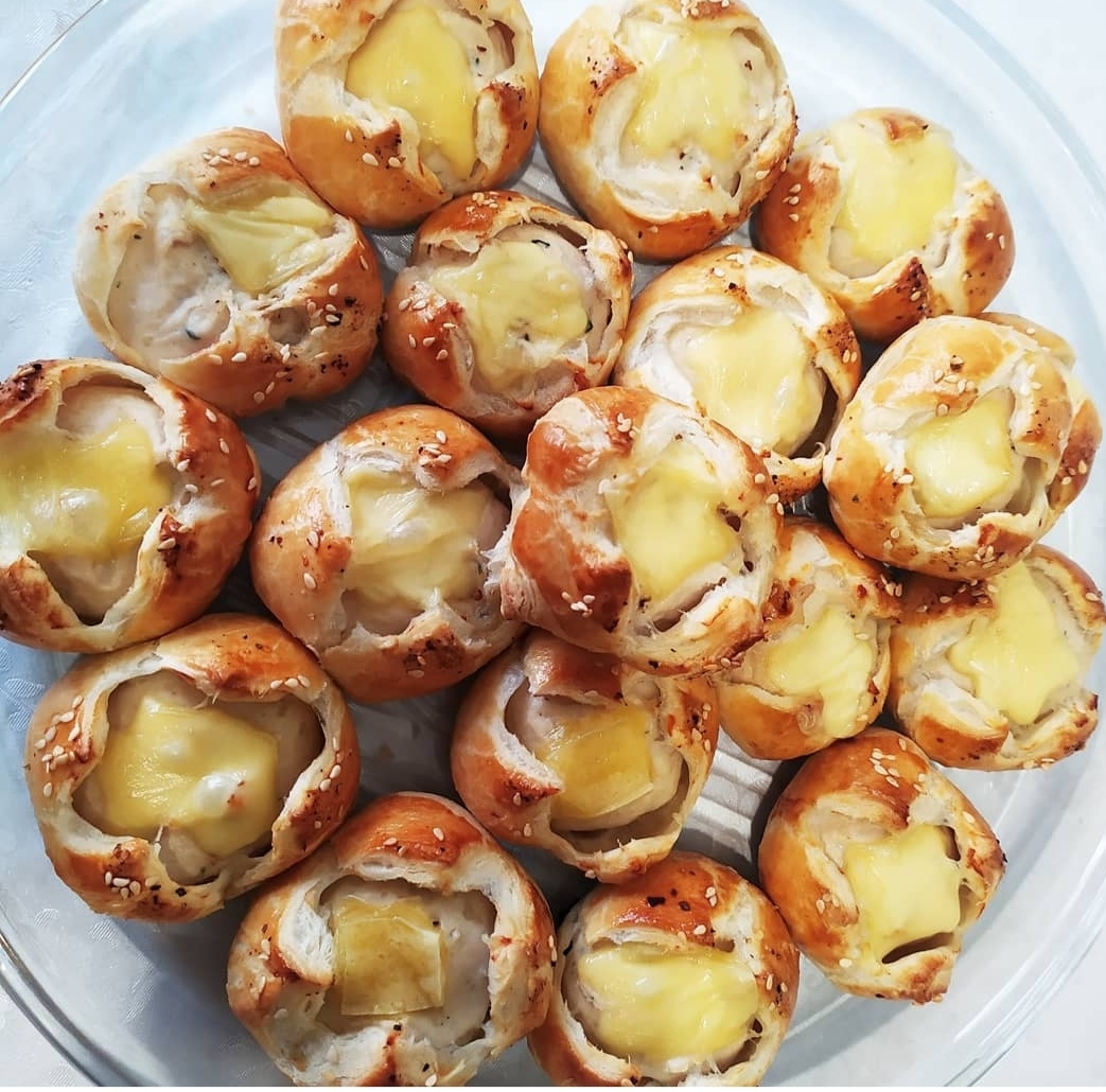 Пирожки с яблоками из слоеного теста - быстрый рецепт с пошаговыми фото