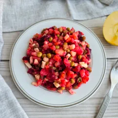 Винегрет с яблоком