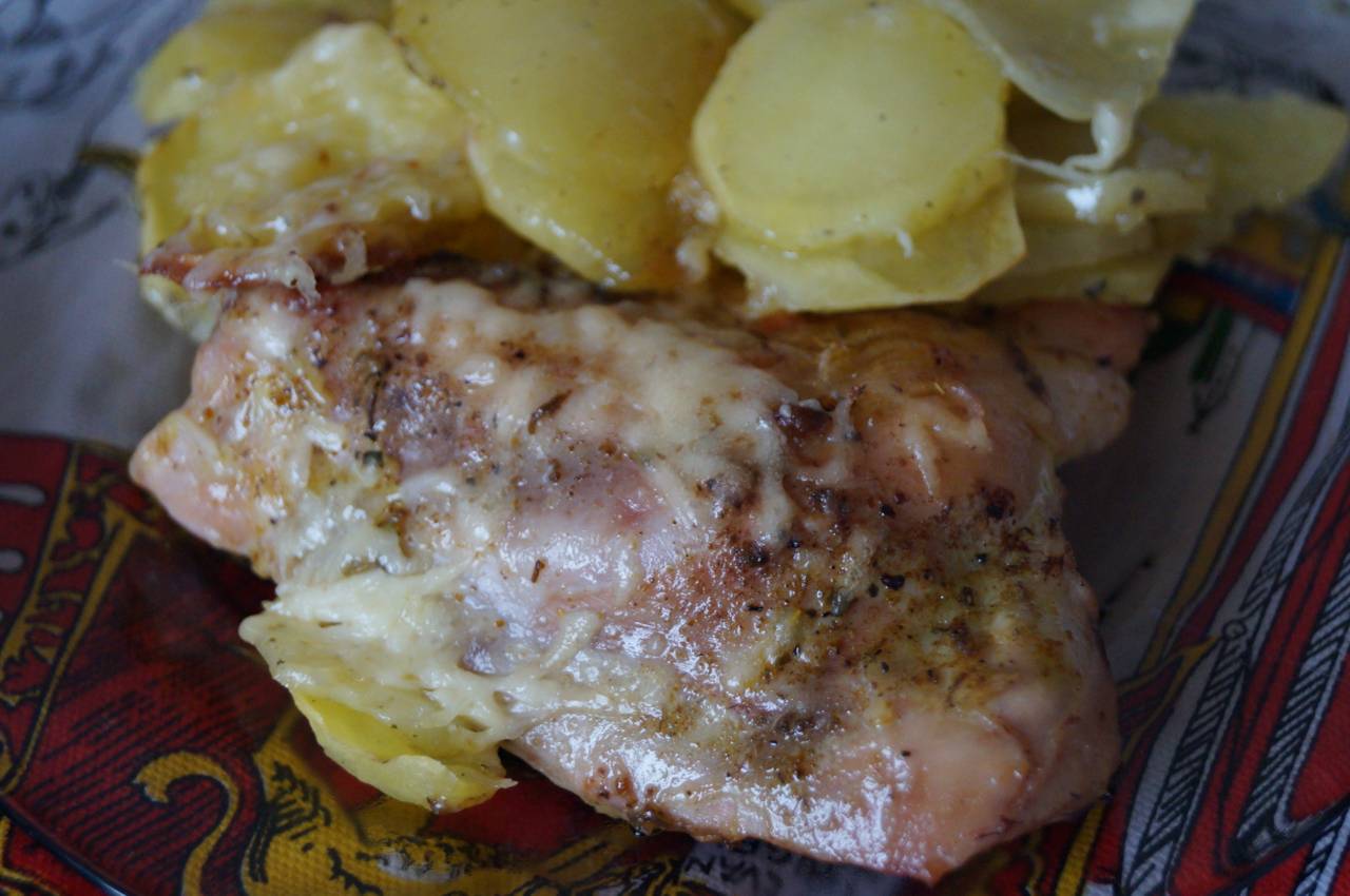 Курица кусочками с картошкой в духовке - 10 пошаговых фото в рецепте