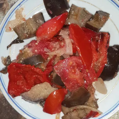 Салат 'Отмороженный'- из баклажан, болгарского перца и помидор